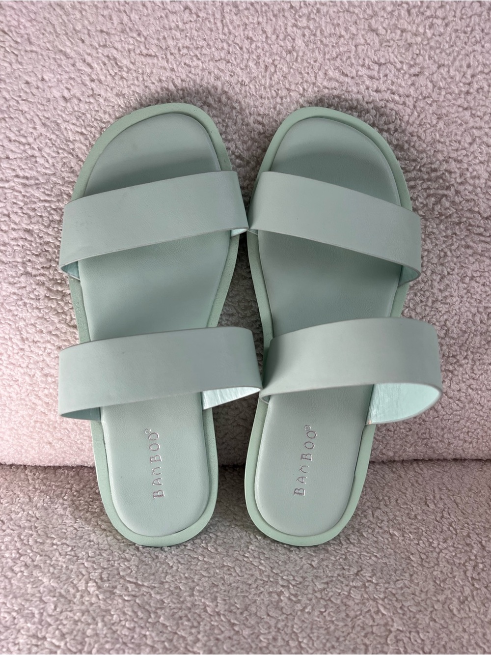 New Womenโs Bamboo Sea foam Green Double Strap Slip-On Sandals Size 8